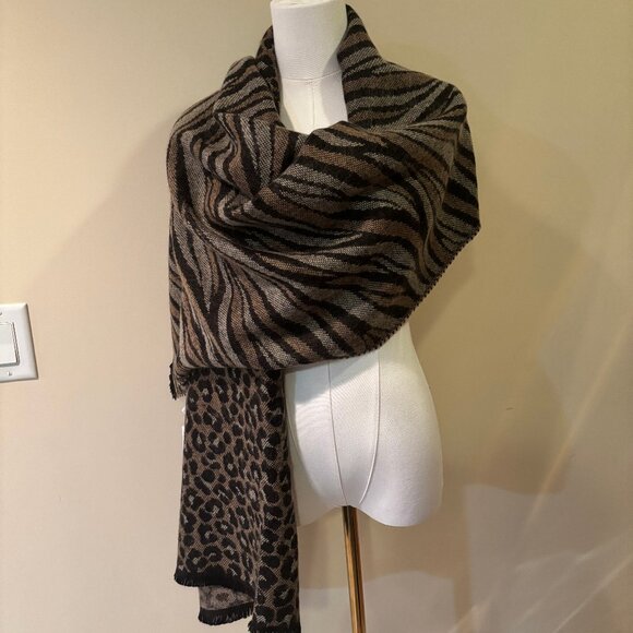 NWT Michael Michael Kors Women's Animal-Print Jacquard Scarf - Dark Camel Multi - Picture 1 of 6